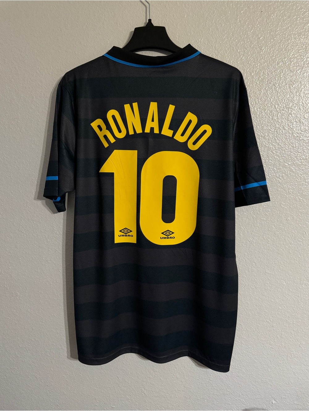 Vintage Inter Milan 1997/1998 Ronaldo El Fenomeno third black soccer jersey